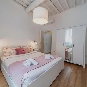 32 Nero - San Niccolo Apartment